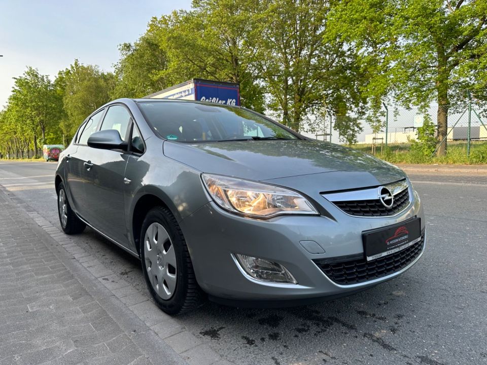 Opel Astra J Lim. 5-trg. Selection in Erwitte