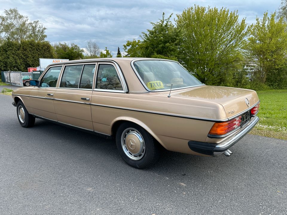 Mercedes Benz 250 Lang W123 Pullmann H-Zulassung Oldtimer in Estenfeld