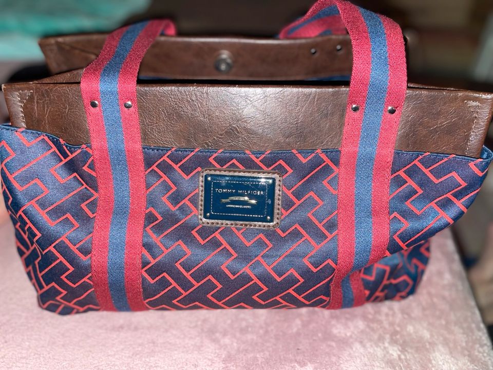 Tommy Hilfiger Tasche in Essen