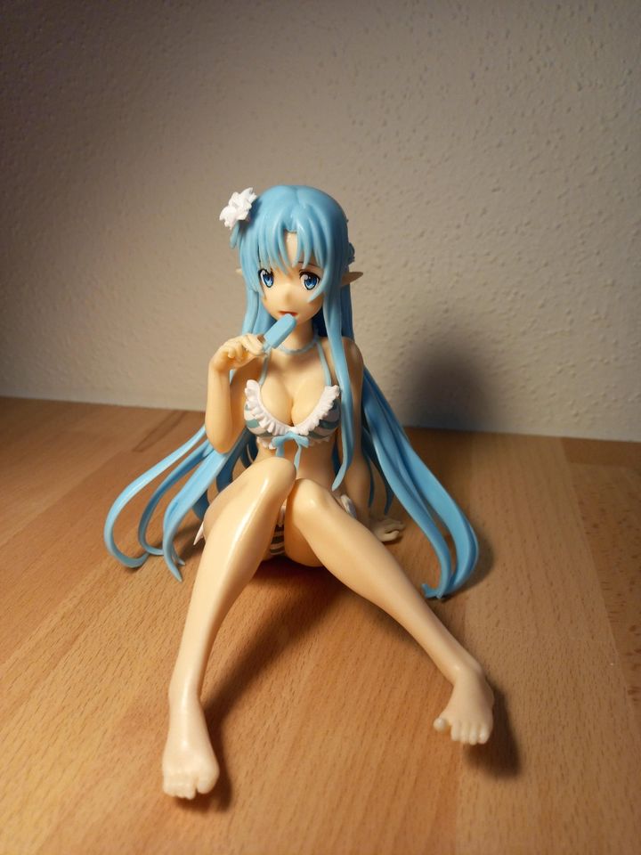 Anime Figur - Sitzender Blaue Bikini Girl - 13 cm in München