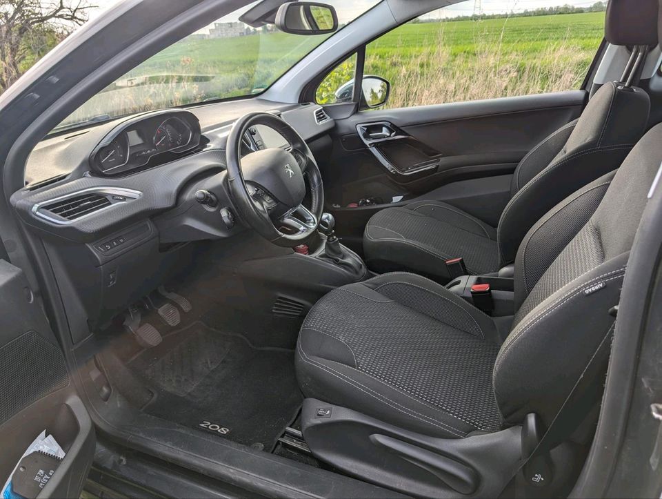 Peugeot 208 Allure 1.5 Hdi 120 PS Reifen neu Scheckheftgepflegt in Kabelsketal