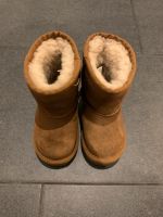 UGG Boots 24 Kinder Schuhe Winterstiefel Schneestiefel Friedrichshain-Kreuzberg - Friedrichshain Vorschau