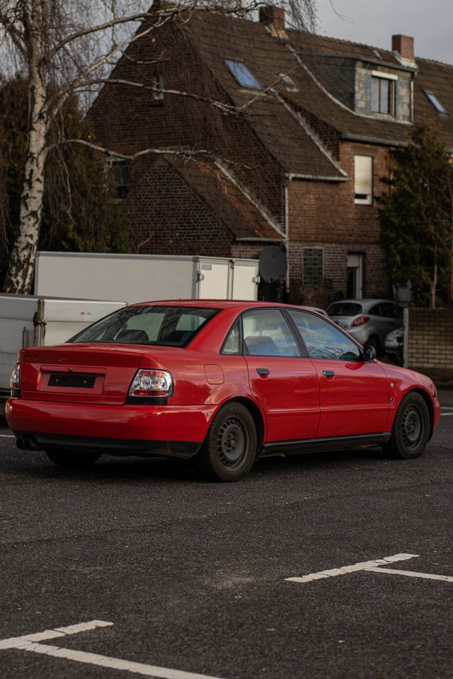 Audi A4 B5 1.8 2.Hand! 100tsk Scheckheftgepf. in Brühl