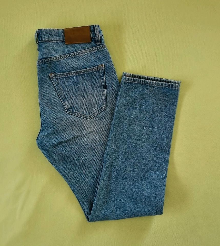 Neuwertige Jeans Hose Jeanshose von Jack&Jones Chris Gr. 30/32 in Berglern