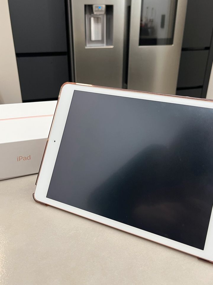 iPad 7.Generation, 128 GB, Rose-gold mit Hülle in Bremen