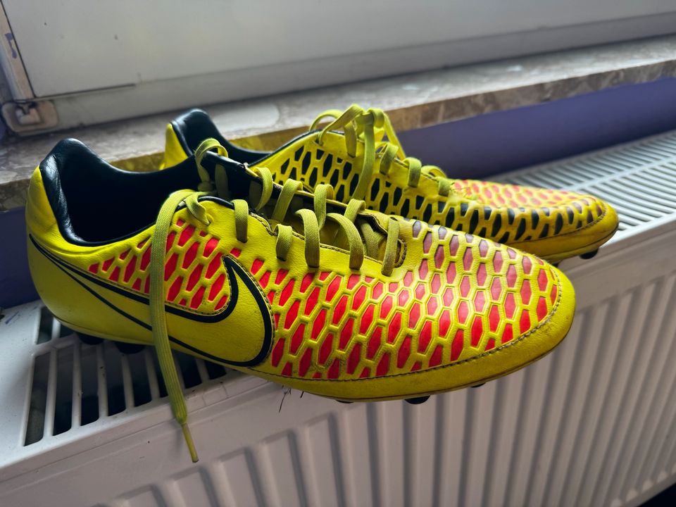 Nike / Fußball Schuhe / Gebraucht / in Bremerhaven