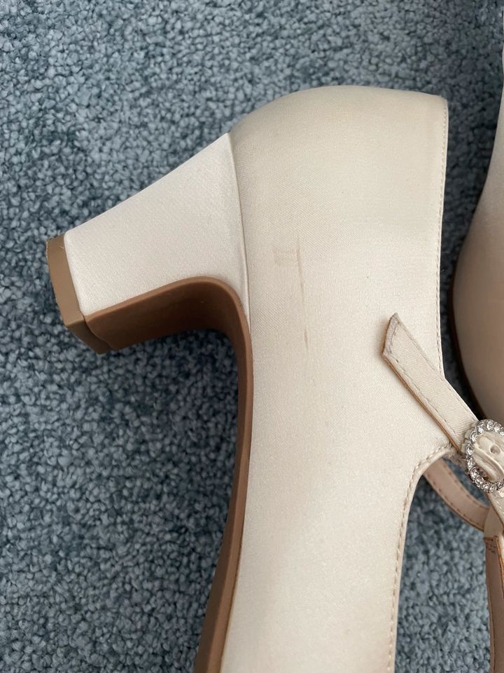 Brautschuhe 42 weiß Ivory Pumps in Herten