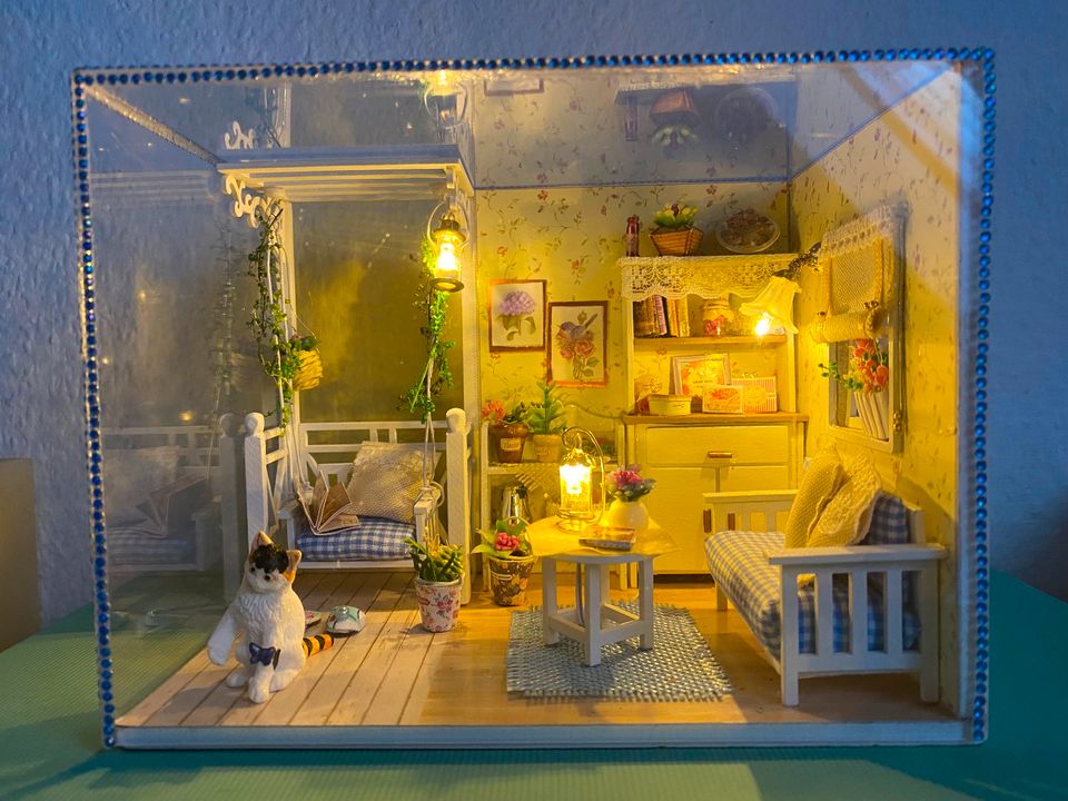 DIY Dollhouse Miniatur Cottage Room mit Licht fertig gestaltet in Kaiserslautern