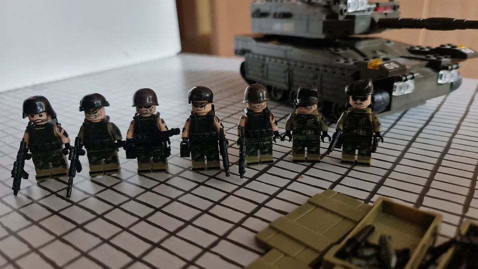 Klemmbausteine Militär mit Panzer in Hannover