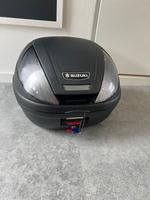SUZUKI Top Case 39 Liter Neu unbenutzt inklusive Adapter Platte Baden-Württemberg - Weinsberg Vorschau