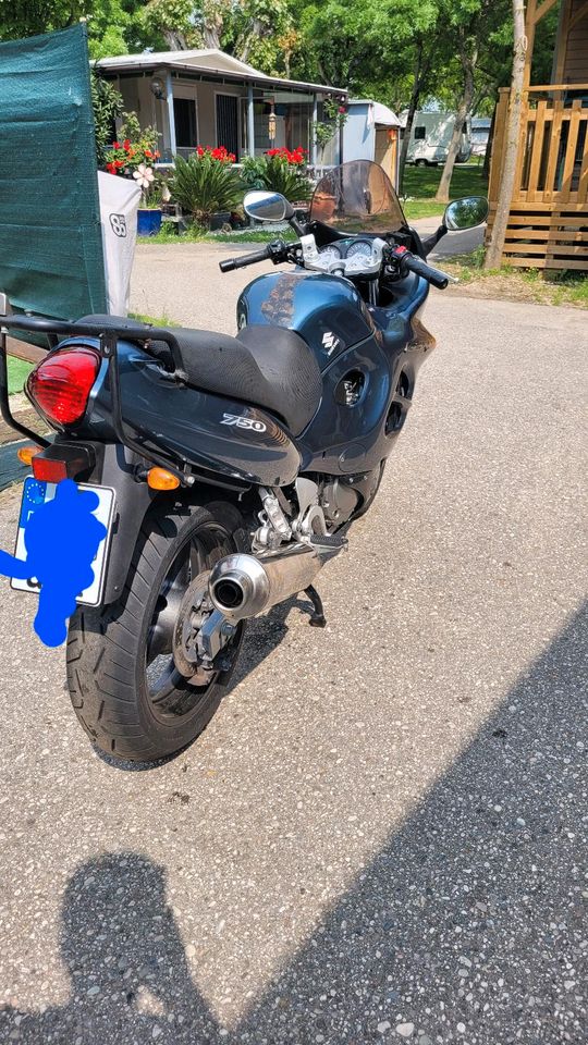 SUZUKI GSX 750 F in Erlangen