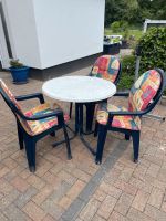 3 Gartenstühle mit Auflagen und Gartentisch 80 cm Hessen - Fuldatal Vorschau