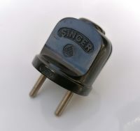 Bakelit Stecker Netzstecker 250V 6A D.R.G.M. Singer antik alt Vin Sachsen-Anhalt - Billroda Vorschau