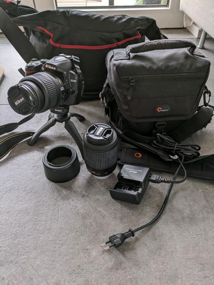 Spiegelreflexkamera Nikon D3000, 2 Objektive, 2 Taschen in Düsseldorf