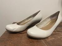 Schuhe mit Blockabsatz Tamaris, Gr. 38, weiß Saarland - Beckingen Vorschau