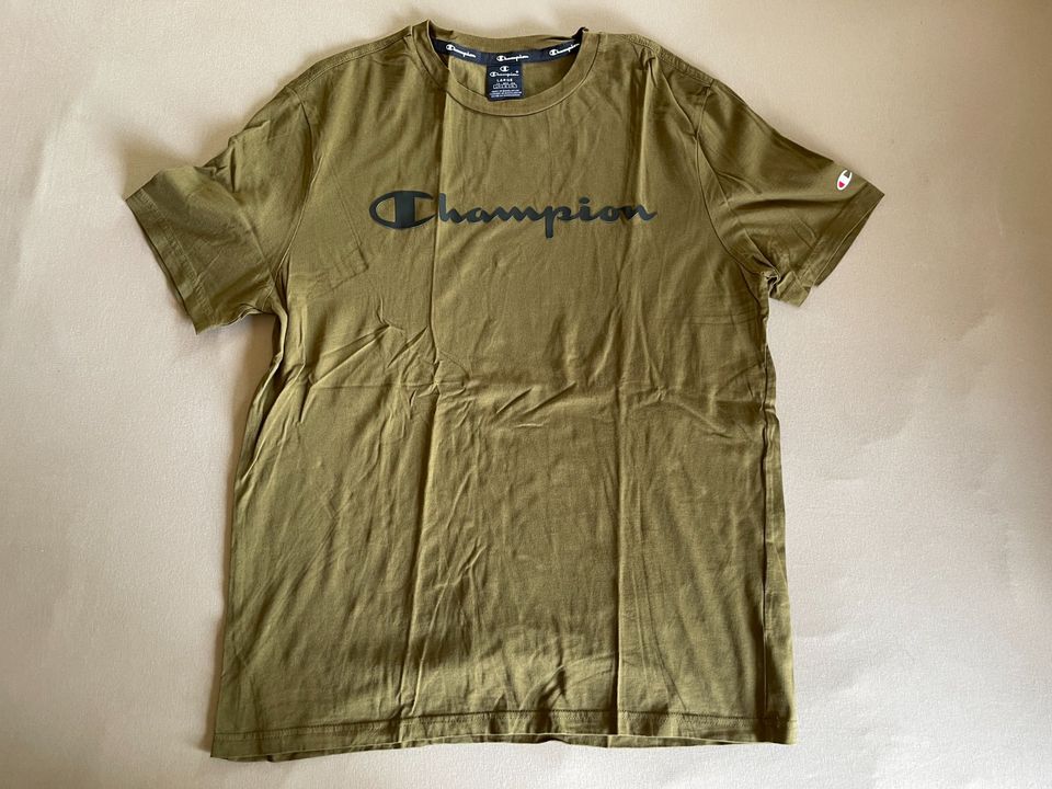 Champion T-Shirt khaki Gr. L in Essen