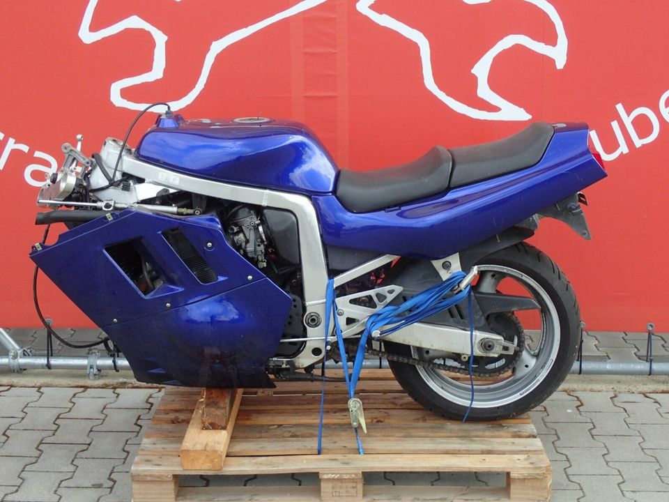 Suzuki GSX-R 750 GR7AB Rahmen Vergaser Motor Lima Anlasser in Mantel