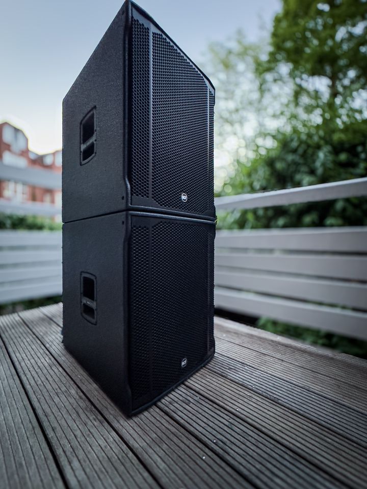 Kiel: 18 Zoll Subwoofer mieten (RCF 8003-AS II, 2200 W) in Kiel