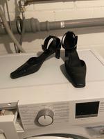 Schwarze Lederpumps mit Riemen Gr. 39 Nordrhein-Westfalen - Werne Vorschau