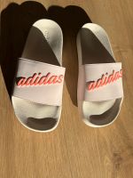 Adiletten Adidas Schlappen Weiß Rosa Damen Gr. 40,5 Nordrhein-Westfalen - Meerbusch Vorschau