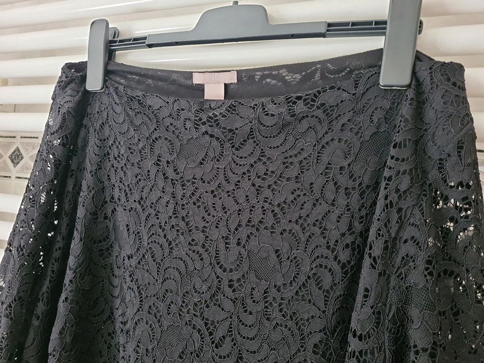 Edles Oversize Spitzenkleid in schwarz Größe 56 in Erftstadt