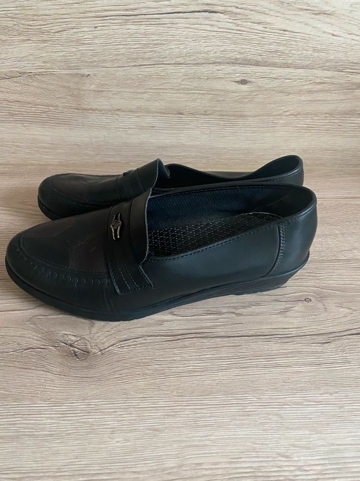 Elastomere Schuhe Halbschuhe Mokassins Gr: 39 Vintage in Camburg