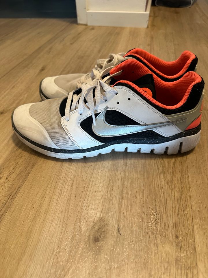 Nike Schuhe 45 in Hamburg
