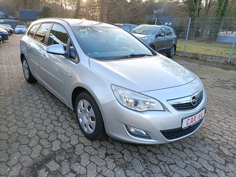 Opel Astra J Sports Tourer Design Edition in Buxtehude
