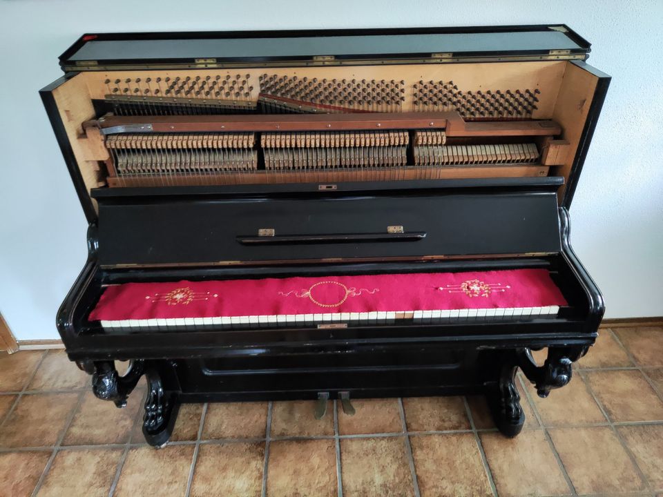 Klavier antik in Ruhpolding