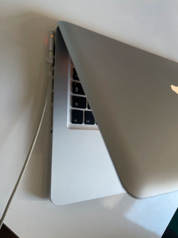 MacBook Pro 13 Zoll i5 Ende 2011 in Duisburg