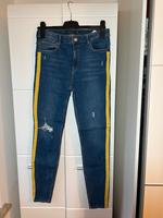 Modische Jeans mit Streifen von Bershka Saarland - Bous Vorschau