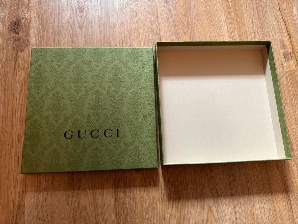 Gucci Geschenkbox 25cm x 25cm x 4cm in Düsseldorf