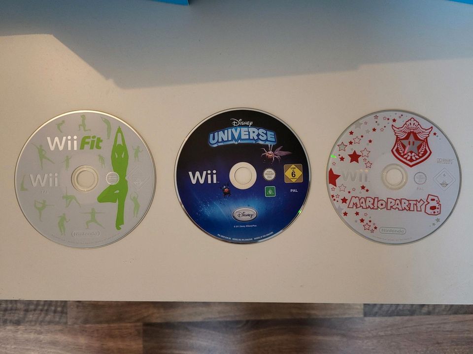 Nintendo Wii Konsole mit viel Zubehör in Hanau