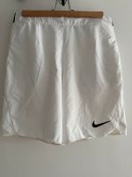 Nike Tennis Shorts weiß Gr. 158-170cm kinder München - Schwabing-West Vorschau