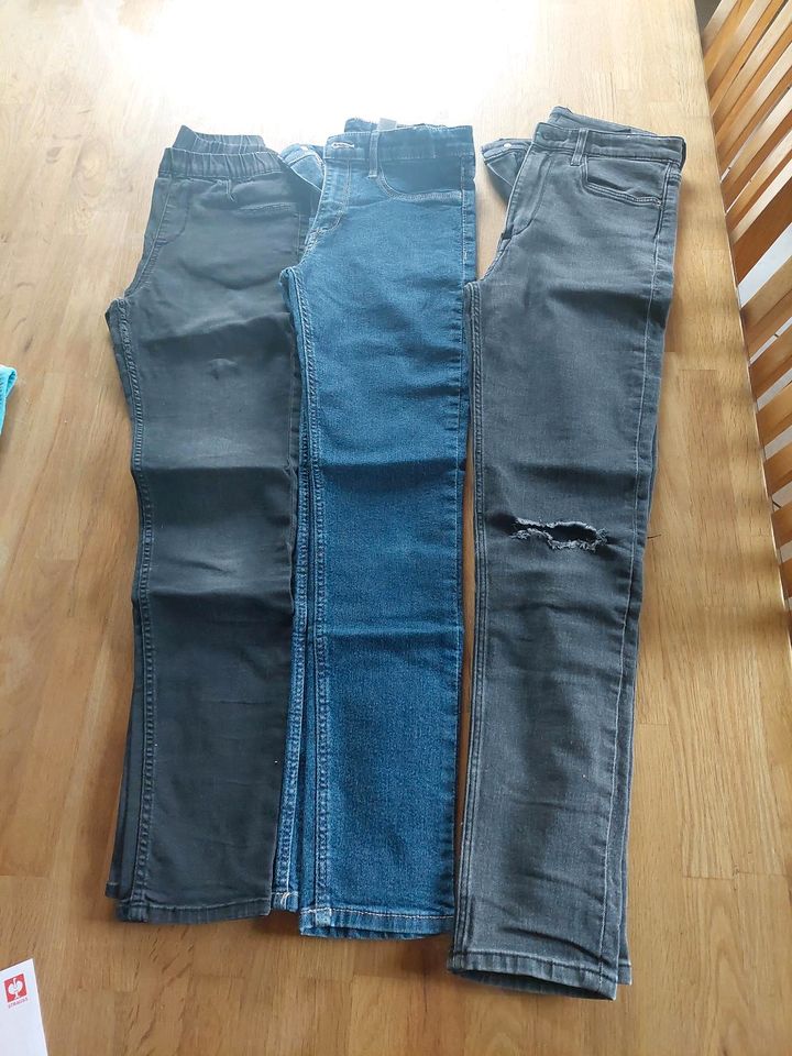 3 x H&M Jeanshosen Größe 140 in Wirdum