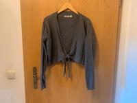 Bolero kurze Jacke grau von Bonprix Größe 48/50 Nordrhein-Westfalen - Burbach Vorschau