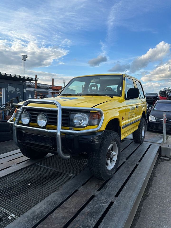 Schlachte Mitsubishi Pajero V20 2.5td Diesel schlachtfest in Hüttenberg