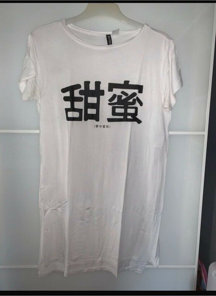 Langes H&M T-Shirt mit Aufdruck in Kaub