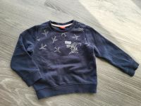 S.oliver Sweatshirt Pullover 98 dunkelblau Dinosaurier Flugzeuge Niedersachsen - Emmerthal Vorschau