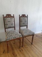2 antike Stühle sehr gut erhalten Stuhl Chair Küchenstuhl Friedrichshain-Kreuzberg - Kreuzberg Vorschau