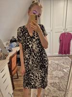 C&A Tshirt Kleid Leo Muster 36 Nordrhein-Westfalen - Herscheid Vorschau