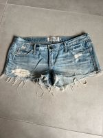 Abercrombie & Fitch Gr. 2 Jeansshorts Shorts Hessen - Dieburg Vorschau