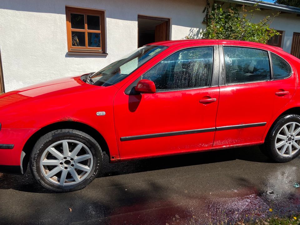 Seat Leon 1M Diesel Limousine in Neualbenreuth