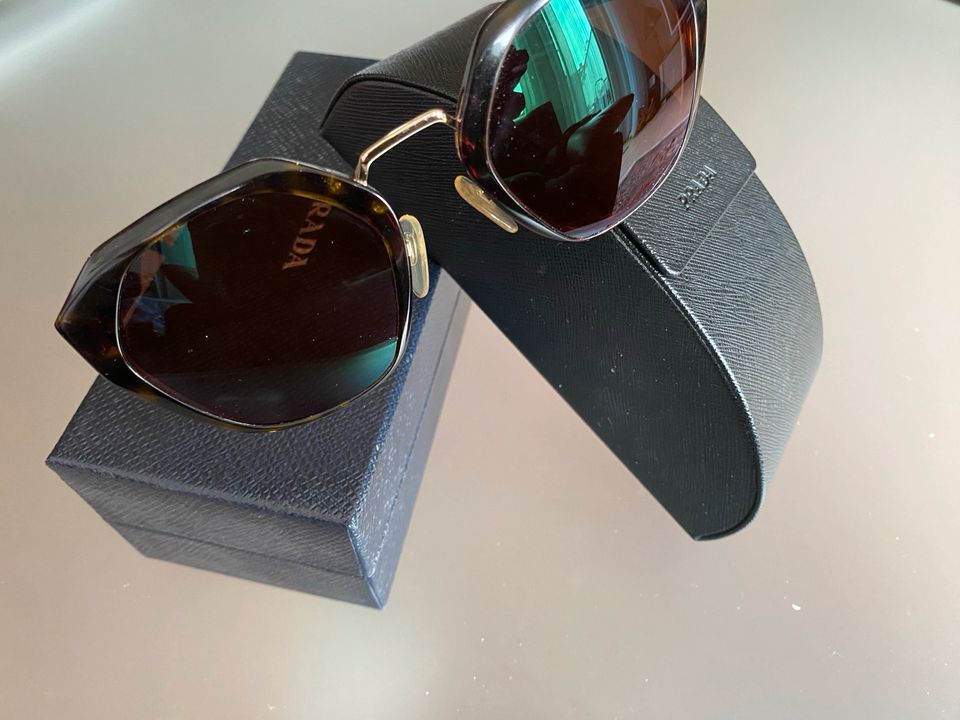 PRADA❣️Sonnenbrille Original mit Etui in Darmstadt