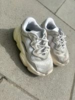 Adidas Ozweego grau weiß Kinder Schuhe Sneaker Größe 23,5 Baden-Württemberg - Frickenhausen Vorschau