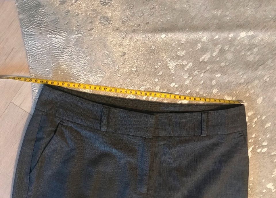 S.Oliver Stoffhose Bundfaltenhose gerade locker grau M 38 40 Top in München