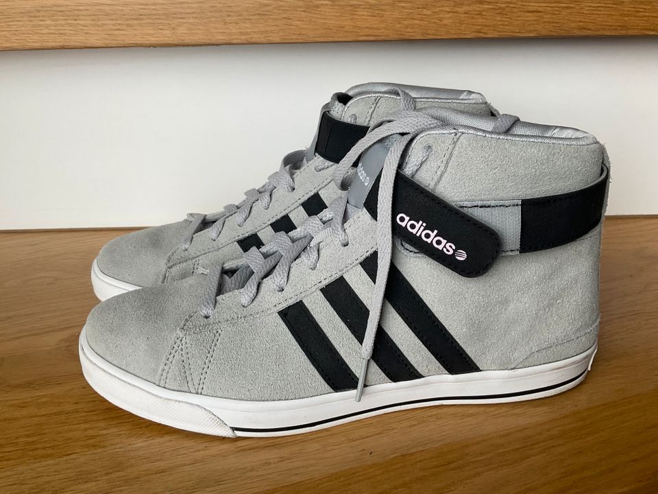 Adidas Turnschuhe für Mädchen Gr. 39 / wie neu in Lichtenfels