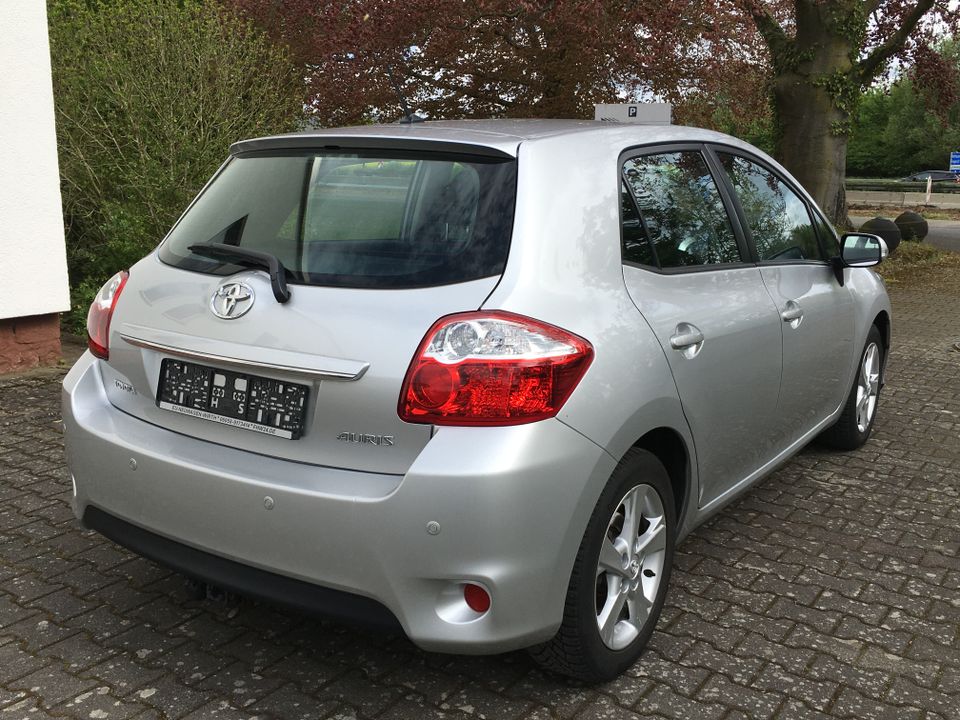 Toyota Auris 1.6 Edition*TÜV NEU*erst 94tkm*Anhängerkupplung in Gelnhausen