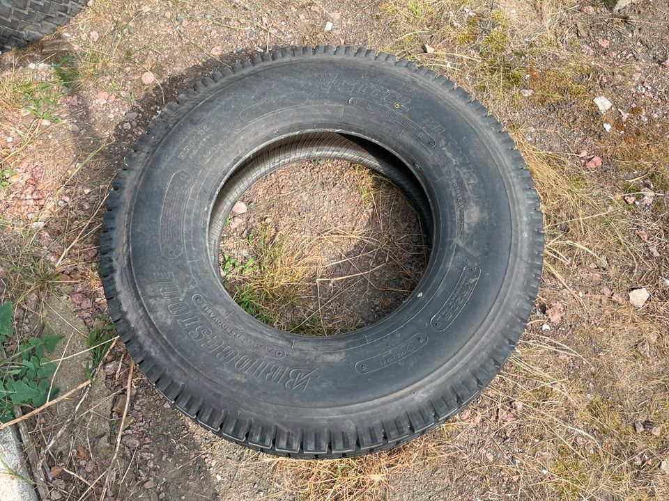 LKW Reifen Bridgestone V-Steel 11R22.5 in Weinböhla