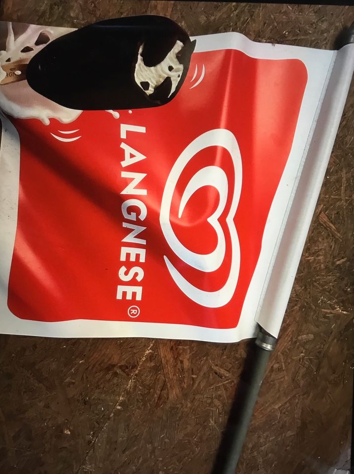 Langnese Fahne Werbung Eis Kiosk lecker rot in Idar-Oberstein